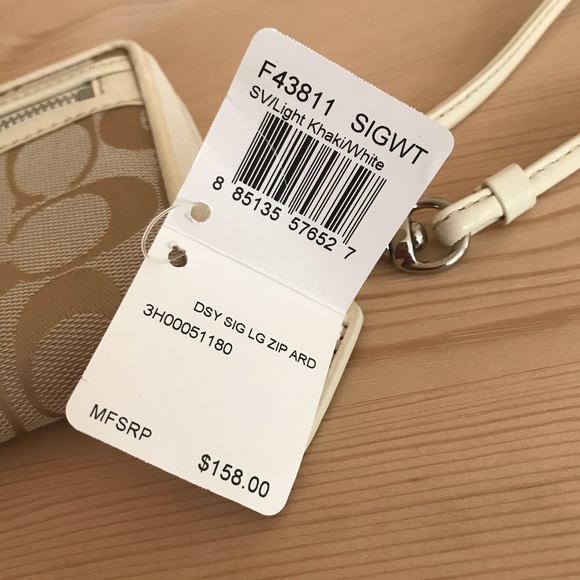 Large Coach wristlet - Picture 10 of 11